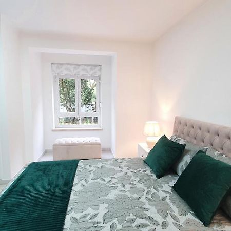 Caldas Da Rainha'S Green & White Luaran gambar