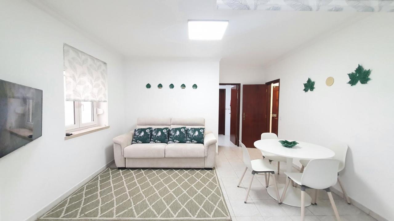 Caldas Da Rainha'S Green & White Luaran gambar