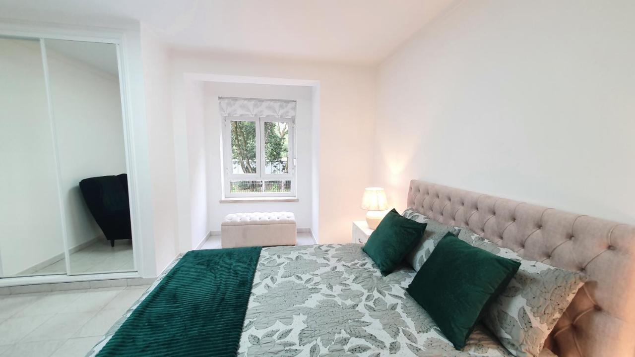 Caldas Da Rainha'S Green & White Luaran gambar