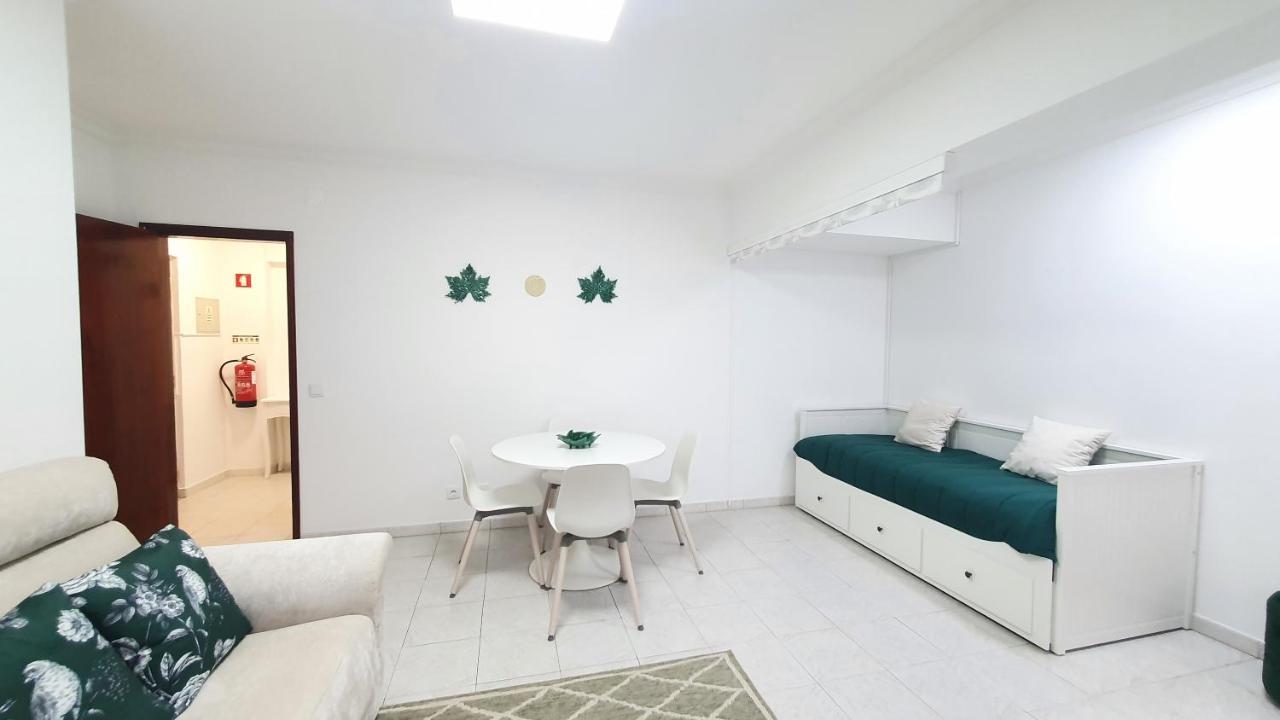 Caldas Da Rainha'S Green & White Luaran gambar