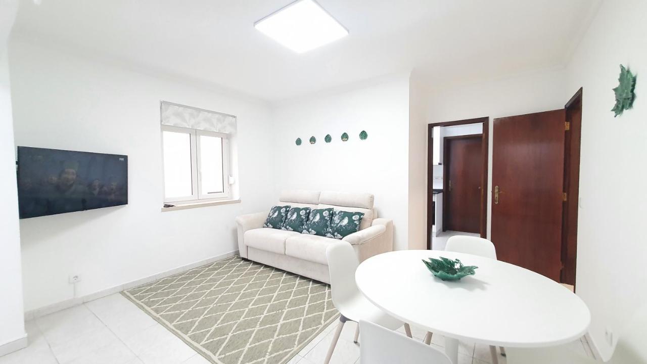 Caldas Da Rainha'S Green & White Luaran gambar