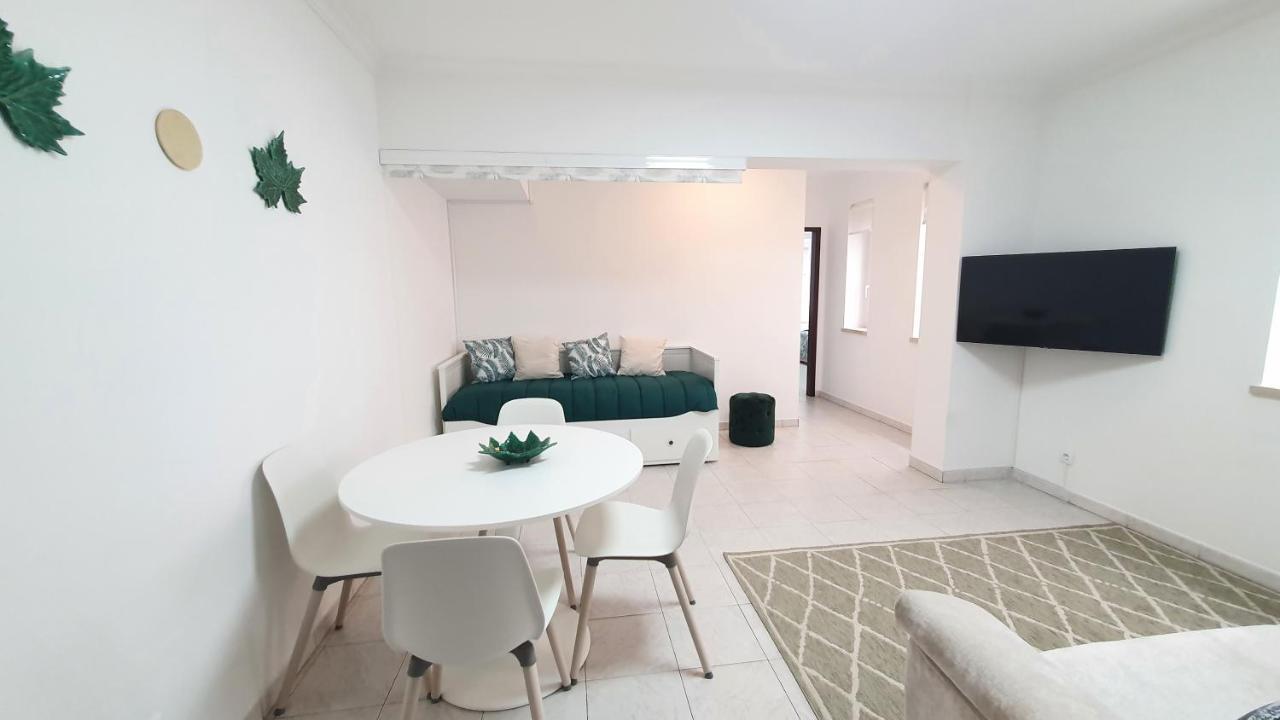 Caldas Da Rainha'S Green & White Luaran gambar
