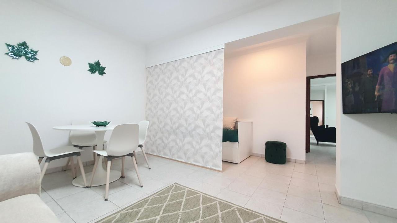 Caldas Da Rainha'S Green & White Luaran gambar